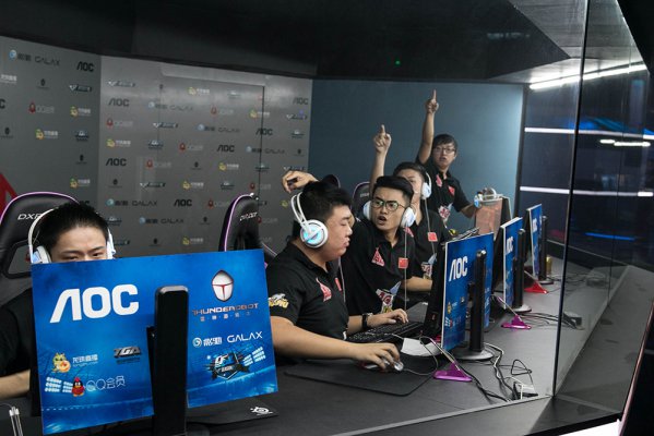 中场在受压 中场在受压